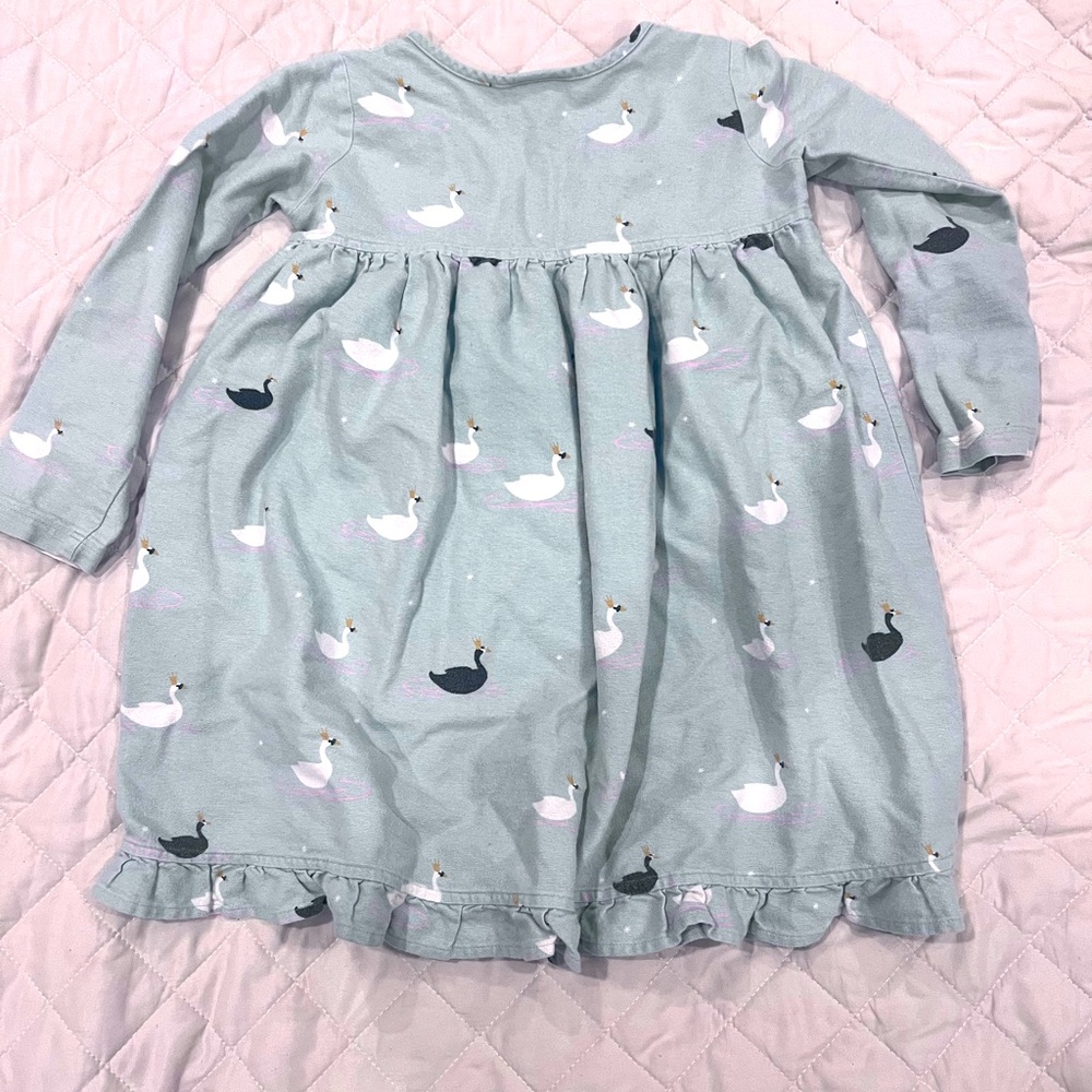 Hanna Andersson nightgown
Size 3
Girls swan
Flannel